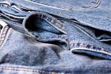 5 ошибок при стирке, которые могут безнадежно испортить даже новые джинсы
