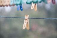 Прищепки на веревке