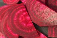 Нужен просто кусочек хлеба: хитрости приготовления свеклы настоящих хозяек