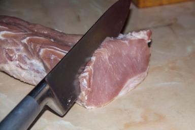 Мясо с ножом