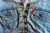 Одежда с пуговицами