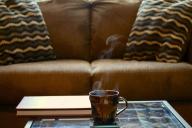 Чашка на столе