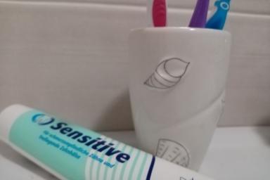 Зубная паста и щетки