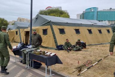Военнослужащие Палатка