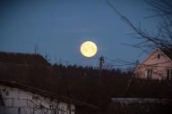 Луна на небе