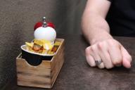 Стол, кулак