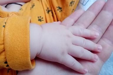 Руки Младенец