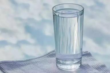 Вода, стакан