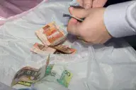 Деньги Руки