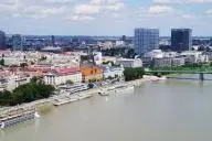 город