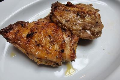 мясо на тарелке