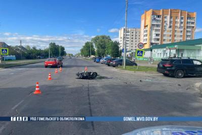 Мотоцикл на дороге