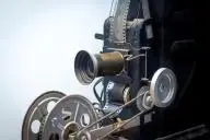 Старая кинокамера