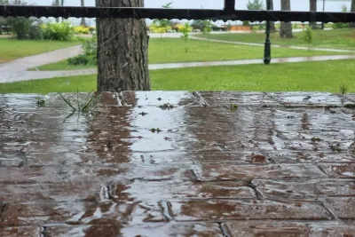 Вода на крыльце
