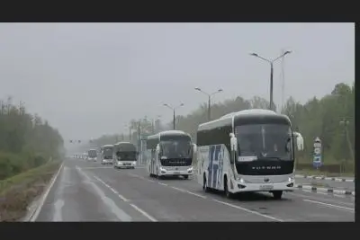 автобусы едут