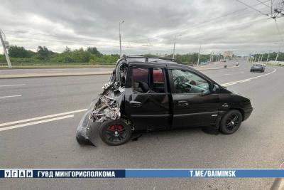 Разбитый автомобиль