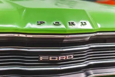 Автомобиль Ford