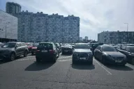 Автомобили на парковке