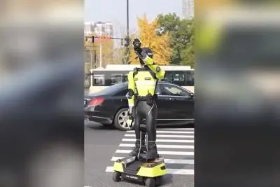 робот на дороге