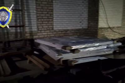 поддон со стеклопакетами 
