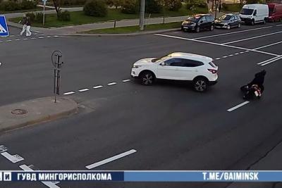 автомобиль и мопед