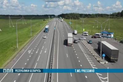 Фура на дороге