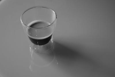 Рюмка на столе