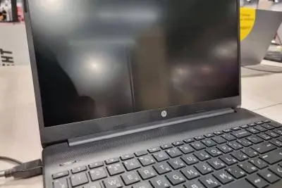 Ноутбук на столе