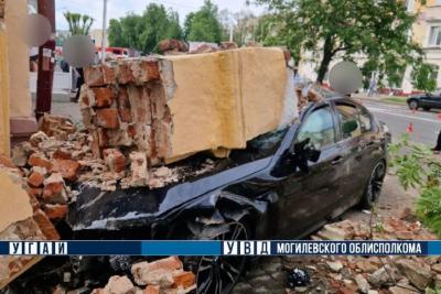 автомобиль под завалами