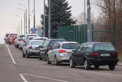 автомобили на дороге