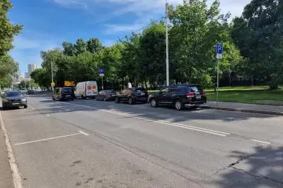 автомобили на дороге