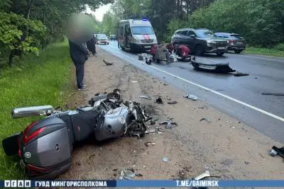 лежащий мотоцикл