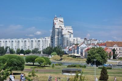люди в городе