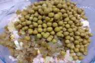 Салат с горошком