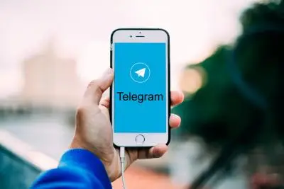 Смартфон в руках