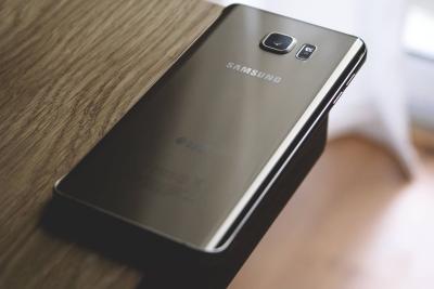 Телефон Samsung