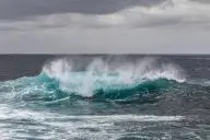 Волна в море