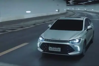 автомобиль на дороге