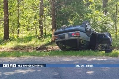Опрокинувшийся автомобиль