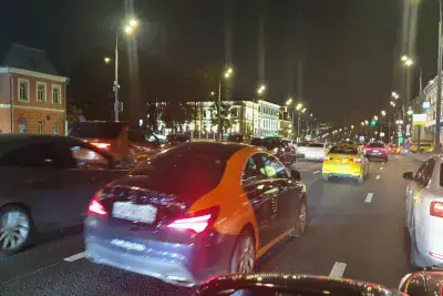 Автомобили на дороге