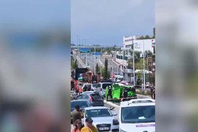 автомобили на дороге
