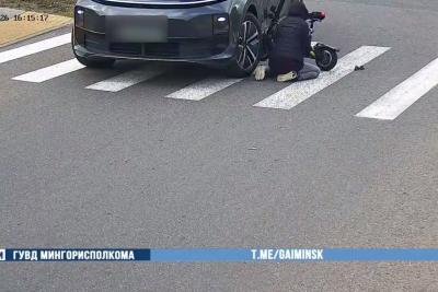 женщина у машины