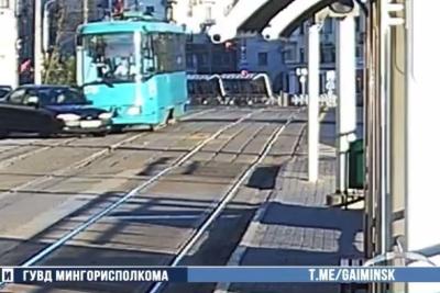 автомобиль и трамвай