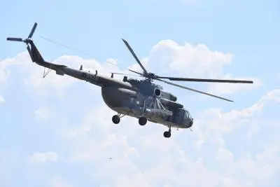 вертолет в небе