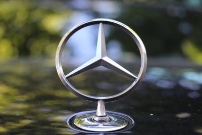 Логотип Mercedes