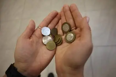 Монеты в руке