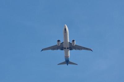 самолет в небе