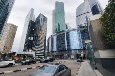 автомобили на дороге