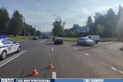 автомобили на дороге