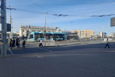 люди в городе